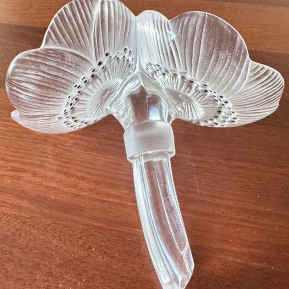 Signed Lalique Crystal Flower Perfume Stopper – Frosted Clear – France - Picture 15 of 16